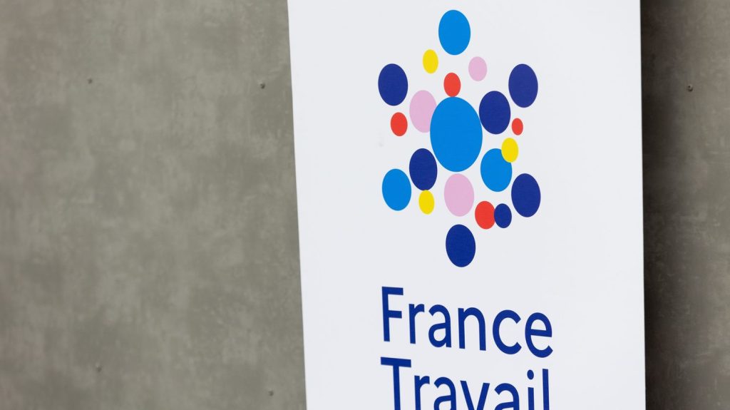 Législatives 2024 : Assurance-chômage, taux d'intérêts.. les conséquences de ce premier tour de scrutin
Les résultats du premier tour des élections législatives ont des répercussions immédiates. Le gouvernement a, par exemple, annoncé la suspension de sa réforme de l'assurance-chômage.