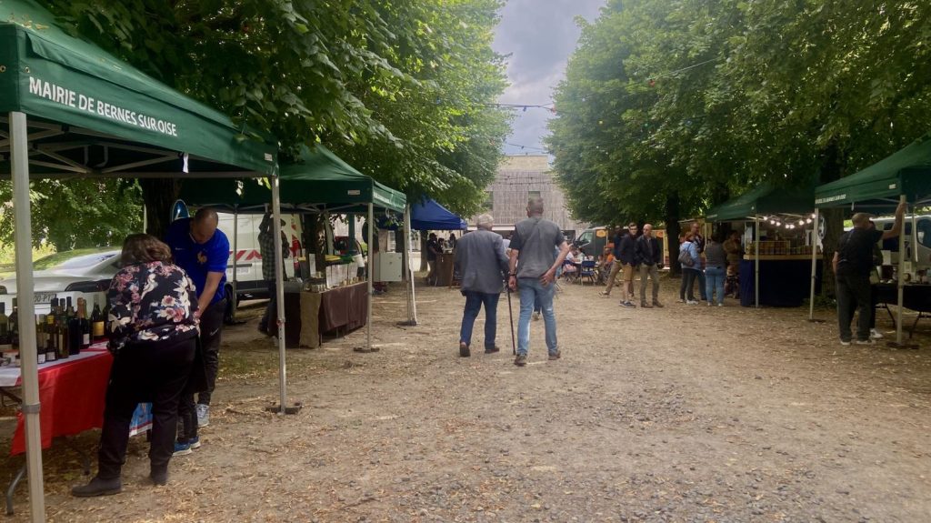 Reportage
Législatives 2024 : dans le Val-d'Oise, les électeurs macronistes "dans une impasse" après le maintien de leur candidate
Dans la 1re circonscription, la députée sortante Emilie Chandler a choisi de ne pas se désister au risque de permettre l'élection de la candidate du Rassemblement national. Ses soutiens sont parfois perdus sur la marche à suivre au second tour.