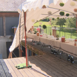 Cantal : l'effondrement d'une terrasse fait un mort et 39 blessés
Un accident dramatique est survenu samedi 27 juillet, à Saint-Pierre, dans le Cantal. Une terrasse suspendue en bois est tombée, faisant un mort et 39 blessés.