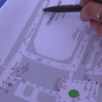 Législatives 2024 : à Bayeux, le casse-tête du scrutin pendant les Médiévales
Le scrutin organisé en urgence des législatives du dimanche 7 juillet chamboule l’organisation des communes. Reportage à Bayeux, en plein week-end des Médiévales, où sont attendues 50 000 personnes.