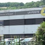 Isère : un facteur a gardé plus de 13 000 lettres chez lui
Un facteur de Bourgoin-Jallieu (Isère) gardait chez lui 13 000 lettres car il n'arrivait pas à finir ses tournées. La Poste a porté plainte.