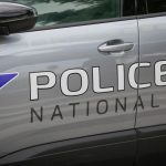 Une femme de 21 ans tuée dans l'Hérault, son compagnon interpellé
La victime, âgée de 21 ans, a reçu une dizaine de coups de couteau. Le principal suspect a alerté les secours après les faits.