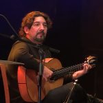 Des guitaristes prodiges aux stars de la chanson, le festival corse "Les nuits de la guitare" fait le pari de l’éclectisme
À Patrimonio, Christophe Maé ou encore Pascal Obispo partagent l’affiche de la 33e édition du festival avec du jazz manouche ou encore l’Américain Cobi. Un mélange des genres pour faire découvrir à un public parfois néophyte le meilleur de la guitare.