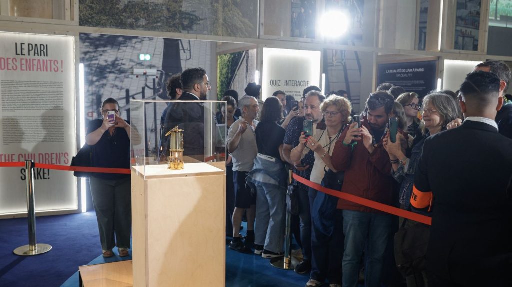 Reportage
"Il fallait la voir... même à 1 heure du matin" : ils ont "veillé" la flamme olympique à l'hôtel de ville de Paris
La flamme olympique a passé la nuit à l'hôtel de ville de Paris entre ce dimanche 14 juillet et ce lundi 15 juillet, veillée par des Parisiens et Parisiennes qui s'étaient inscrits en ligne.