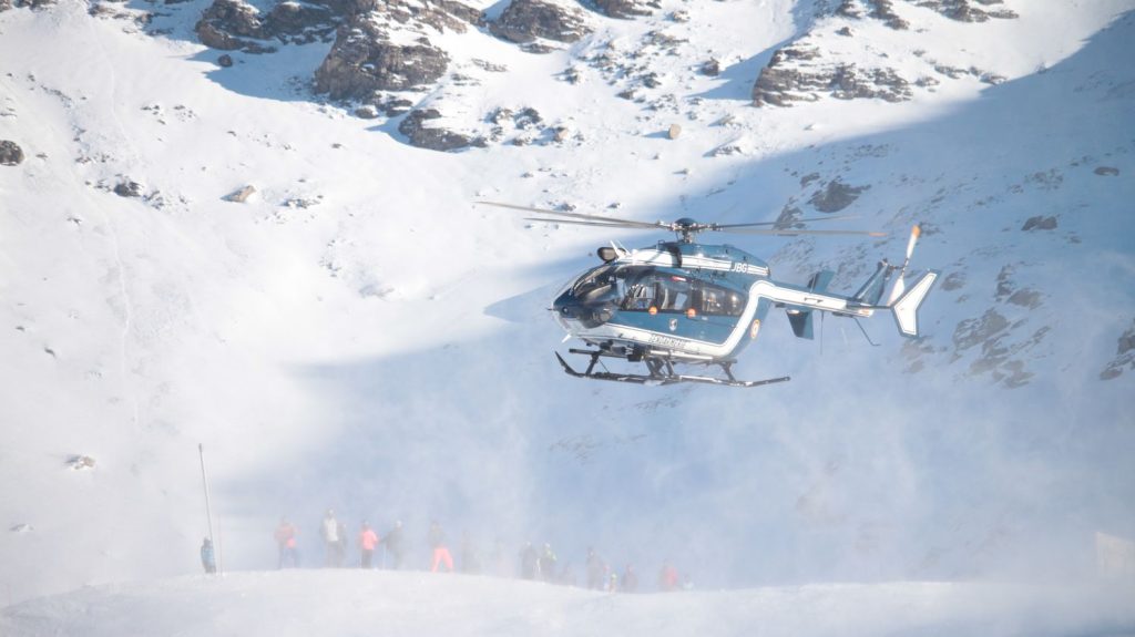 Un guide suisse meurt dans le massif du Mont-Blanc
Vers 7 heures jeudi, un guide originaire de Suisse est décédé sur l’itinéraire menant à l’aiguille d’Argentière. Il a été heurté par bloc de granite.