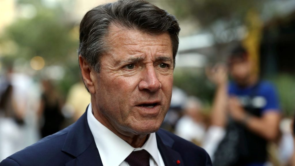 Incendie meurtrier à Nice : le maire de la ville, Christian Estrosi, se dit "bouleversé"
Au moins sept personnes sont mortes dans l'incendie d'un immeuble à Nice, dans les Alpes-maritimes, dans la nuit de mercredi.