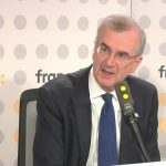Législatives : le gouverneur de la banque de France inquiet face "au choc d'incertitude" lié au contexte politique et appelle à ne pas "creuser les déficits"
François Villeroy de Galhau appelle aussi à ne pas alourdir les charges des entreprises, quelques jours après l'arrivée en tête du Nouveau Front populaire aux élections législatives.