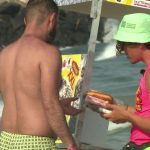 Hérault : les vendeurs de beignets et de glaces interdits sur les plages de Palavas-les-Flots
En ce début d'été, les vacanciers de Palavas-les-Flots (Hérault) sont privés de beignets et de glace sur la plage. La mairie de la station balnéaire a décidé d'interdire les vendeurs ambulants pour des raisons sanitaires.