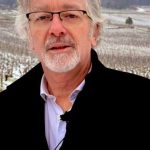 La Quête de Laurent Ponsot : sur la piste du faussaire
PODCAST. Comment Laurent Ponsot, vigneron réputé de Bourgogne, a réussi à faire tomber le plus grand faussaire de vins des Etats-Unis ? Récit et témoignage d'une traque haletante avec des rebondissements jusqu'à la fin. Série de la Quête en 2 épisodes.
