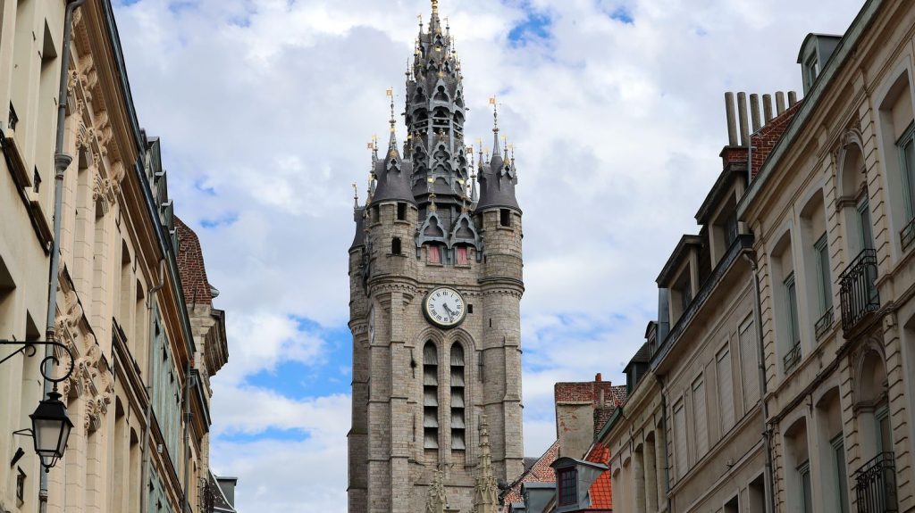 Monument préféré des Français 2024 : les Douaisiens supportent leur beffroi arrivé en finale
Le beffroi de Douai, joyau de l'art gothique, est inscrit au patrimoine de l'Unesco depuis près de vingt ans.