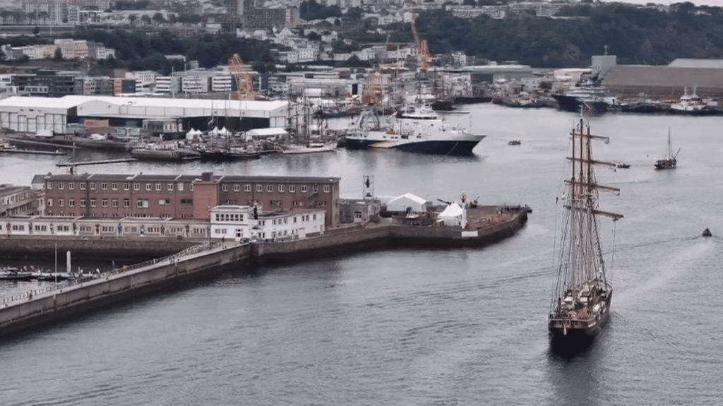 Finistère : les fêtes maritimes de Brest font leur grand retour
C'est le rendez-vous des amoureux de la mer : les fêtes maritimes de Brest ont débuté vendredi 12 juillet, avec une première journée placée sous le signe du sport.