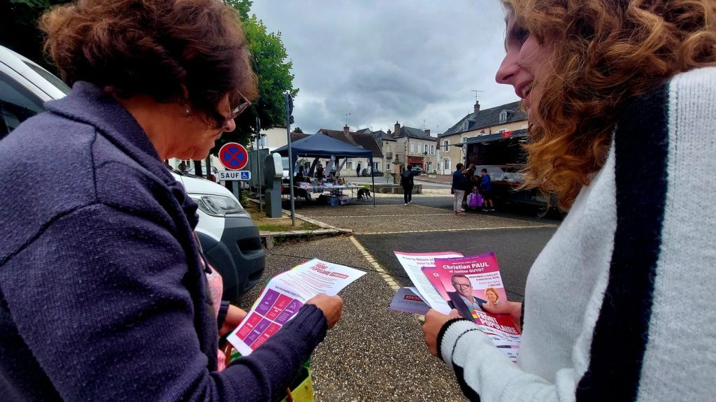 Reportage
"La situation est vraiment trop grave" : dans la Nièvre, des militants de gauche luttent jusqu'au bout contre l'arrivée au pouvoir du RN
Comment les militants de gauche vivent-ils cet entre-deux tours des législatives ? Peuvent-ils se projeter et imaginer remporter ce scrutin ? Dans la Nièvre, leur mobilisation reste entière pour barrer la route au Rassemblement national.
