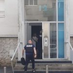 Saint-Nazaire : mise en examen de l'homme soupçonné d'avoir tué une femme lundi
Une femme de 35 ans a été tuée par arme à feu à Saint-Nazaire lundi matin. Le suspect "reconnaît être l'auteur du tir, tout en précisant que celui-ci aurait été accidentel", précise le procureur de la République de Nantes.