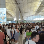 Panne informatique mondiale : plusieurs secteurs paralysés dans le monde
Vendredi 19 juillet, une gigantesque panne informatique a paralysé des hôpitaux, des aéroports, ou encore des marchés boursiers après la mise à jour d’un antivirus par une société américaine.