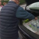 Finistère : privés d'eau potable depuis dix jours, des habitants s'organisent
À Saint-Évarzec (Finistère), des travaux sur le réseau hydraulique ont privé d'eau les habitants, qui subsistent avec des distributions d'eau en bouteilles.