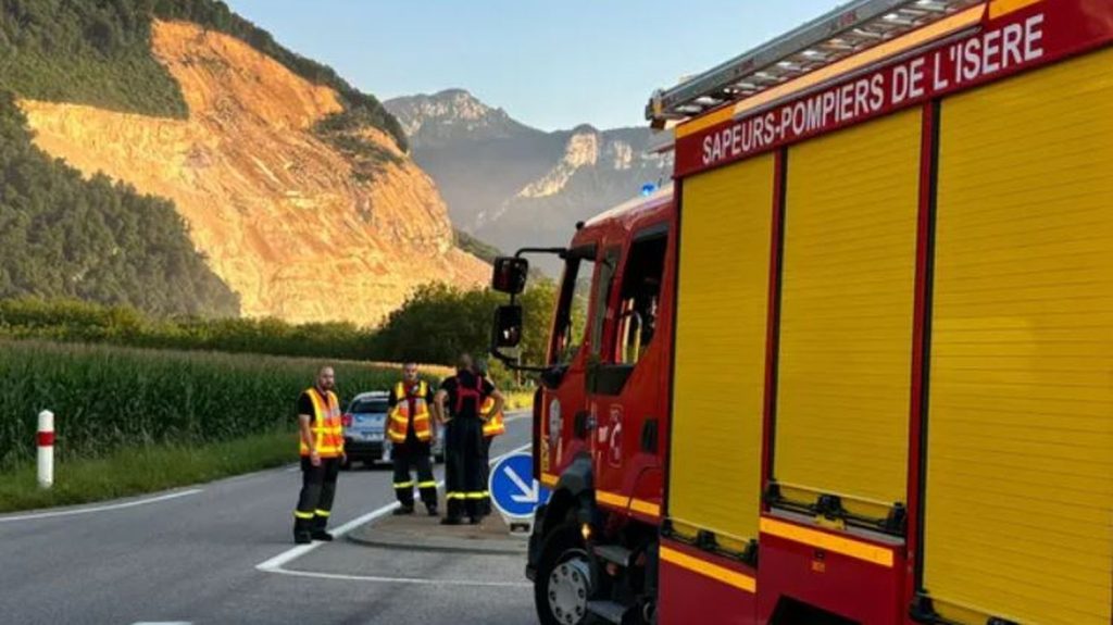 Éboulement en Isère : les recherches reprennent, le "glissement de terrain toujours pas stabilisé"
Un important éboulement s'est produit en Isère près de Rovon non loin d'une départementale. Aucun disparu n' a été signalé.