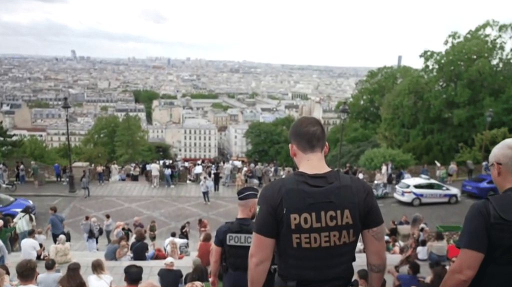 Paris 2024 : des renforts policiers venus de l’étranger
Selon un sondage, près de 7 Français sur 10 se disent préoccupés par la sécurité dans les lieux touristiques lors des Jeux olympiques. Pour l’événement, de nombreux policiers étrangers sont venus renforcer la sécurité française.