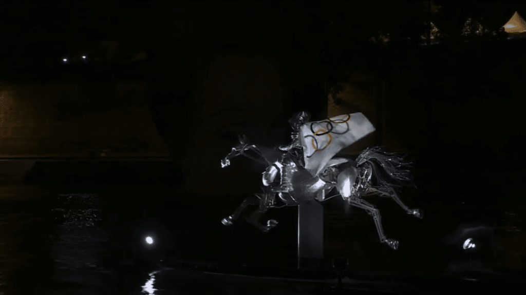 JO 2024 : Le cheval d'argent de la cérémonie d'ouverture révèle ses secrets
Lors de la cérémonie d'ouverture des Jeux olympiques une scène particulière a enchanté l'audience : celle du cheval métallique galopant sur la Seine. Retour sur les secrets de cette performance.