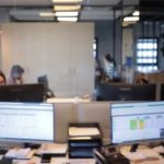 Emploi : le SMIC à 1 600 euros net, la promesse de la gauche qui divise le patronat
L'augmentation du SMIC, souhaitée par le Nouveau Front populaire, est défendue par plusieurs syndicats, qui rappellent que le salaire minimum en France n'est pas le plus élevé d'Europe. Mais cette idée inquiète certains patrons.