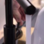 Finistère : des habitants privés d’eau depuis plus d'une semaine
À Saint-Évarzec (Finistère), des travaux sur le réseau hydraulique ont privé d'eau les habitants, qui subsistent avec des distributions d'eau en bouteilles.