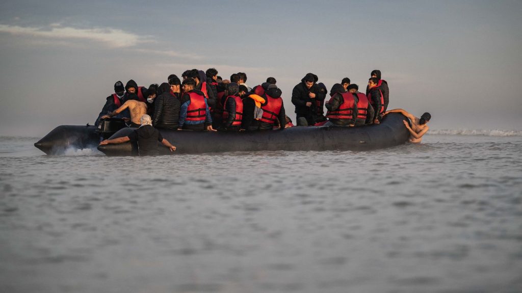 Pas-de-Calais : 68 migrants secourus au large de Boulogne-sur-Mer et de Dunkerque
Les 68 migrants ont été secourus dans la nuit de vendredi à samedi, indique la préfecture maritime de la Manche et de la mer du Nord.