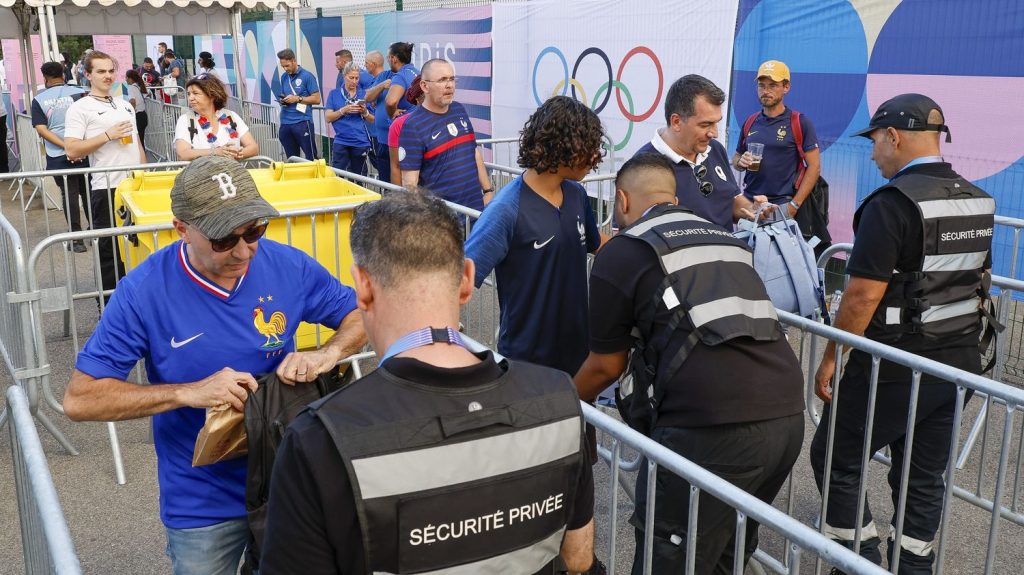 JO de Paris 2024 : il ne manque plus aucun agent de sécurité privée, selon la Direction de la sécurité de Paris 2024
En début de semaine, le préfet de la région Île-de-France affirmait qu'il manquait encore 200 à 300 agents pour assurer la sécurité des Jeux.