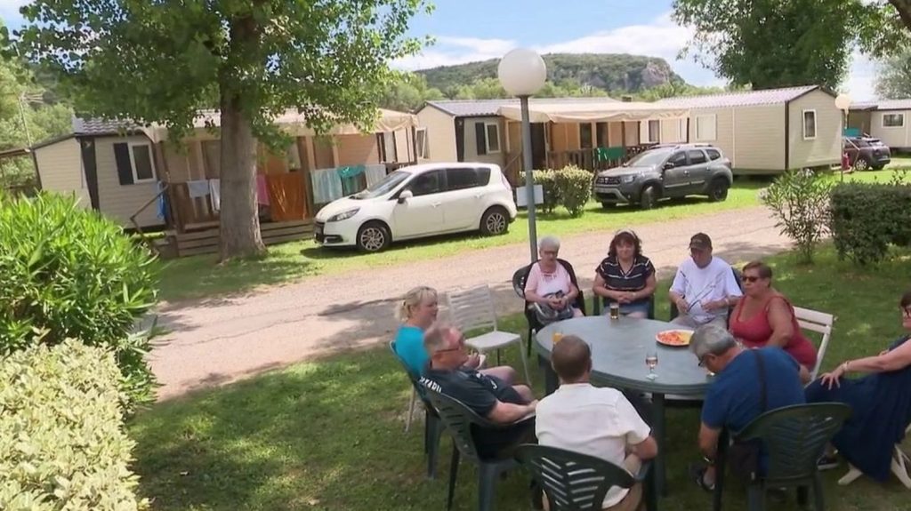 Inondations dans le Pas-de-Calais : des vacances au camping pour les sinistrés
Un camping du Gard offre une semaine de vacances pour les sinistrés des inondations de l'hiver 2023 dans le Pas-de-Calais. Un bonheur pour les familles.