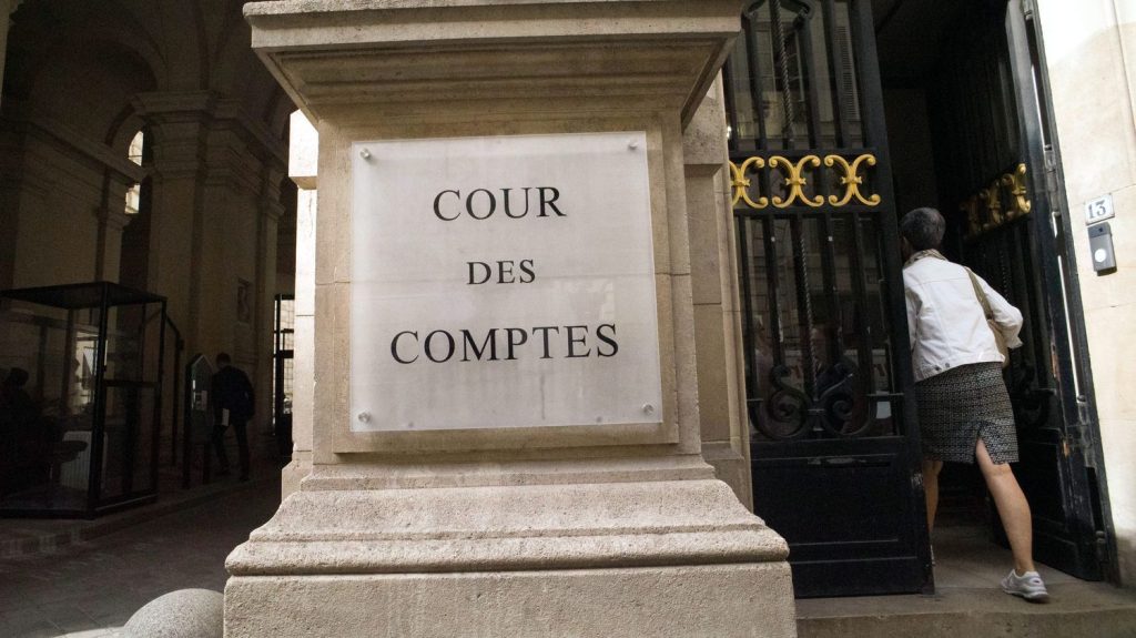 Finances territoriales : dans un climat de déficit général, la taxe foncière sauve les communes
Contribuer à assainir les finances publiques, c’est ce que l’État attendait des départements, des régions et des communes, avec les lois sur la décentralisation. Mais ce sera loin d'être le cas, pointe la Cour des comptes dans un rapport, qui fait état d'un déficit de 3,9 milliards d'euros.
