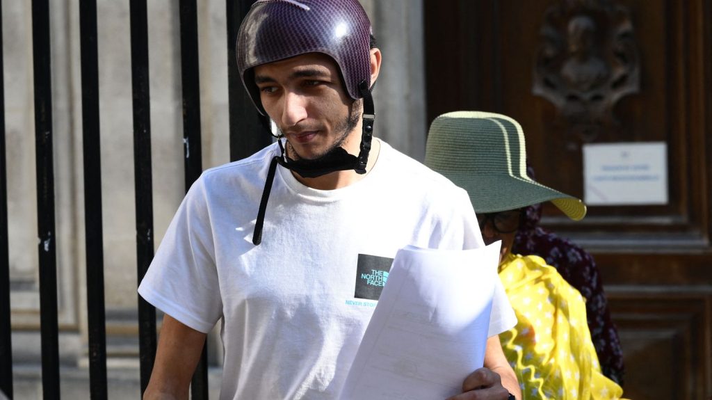 Affaire Hedi : le traumatisme crânien du jeune homme lié à des coups de matraque et non à un tir de LBD
D'après un rapport d'expertise médical vérifié par France Bleu Provence, ce sont les coups donnés par les policiers qui ont provoqué le traumatisme crânien de la victime.
