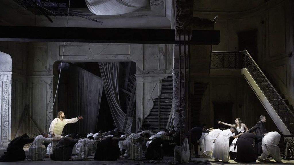 Festival d'Aix : le triomphe de "Samson" de Jean-Philippe Rameau
C'est un pari fou et réussi que le chef d'orchestre Raphaël Pichon s'est lancé avec le metteur en scène allemand Claus Guth, celui de reconstituer un opéra censuré à sa création en 1733 et jamais joué depuis : "Samson".
