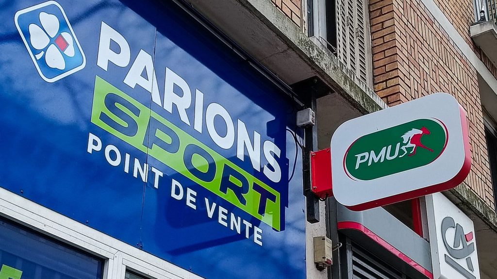 JO de Paris 2024 : face au risque de paris sportifs "truqués", la vigilance des autorités
Jusqu’à 10 milliards de dollars pourraient être misés dans le monde durant l’ensemble des Jeux. Avec le risque de "manipulations sportives", des policiers français et étrangers sont mobilisés.
