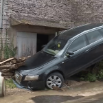 Orages : en Haute-Marne, le village de Meures défiguré par l'eau et la boue
Les violents orages qui ont touché la France ont causé des dégâts. À Meures, en Haute-Marne, la moitié des maisons sont inondées. Des voitures ont été projetées plusieurs centaines de mètres plus loin.