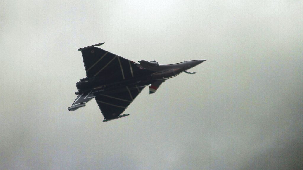 Accident entre deux Rafale : "Un entraînement extrêmement performant suppose une prise de risque", déclare un ancien directeur de l'École de guerre
Un accident entre deux Rafale a eu lieu mercredi en Meurthe-et-Moselle.