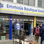 Reportage
"En magasin, ça coûterait dix fois plus cher" : à Cabriès, près de Marseille, certaines familles se tournent vers Emmaüs pour les achats de fournitures scolaires
Entre la trousse, le cartable, les crayons, les stylos, la facture pour la rentrée scolaire peut vite revenir cher. 223 euros pour un élève qui rentre en classe de sixième selon les calculs de l'association Familles de France. Alors, près de Marseille, certaines familles se tournent vers Emmaüs pour les fournitures.