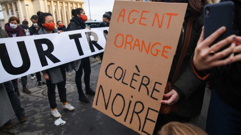 "Agent orange" au Vietnam : l'action en justice 14 entreprises agrochimiques, dont Bayer-Monsanto, jugée "irrecevable" par la cour d'appel de Paris
Cet appel avait été initié par la Franco-Vietnamienne Tran To Nga ainsi que d'autres personnes touchées par ce défoliant ultra-toxique répandu pendant la guerre du Vietnam.