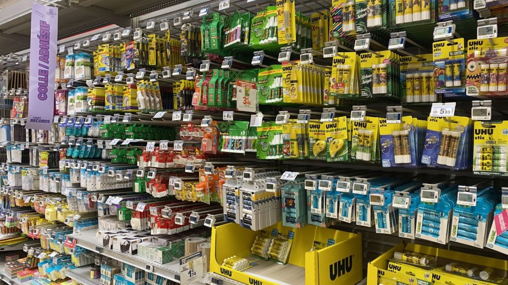 Pourquoi l'allocation de rentrée scolaire reste insuffisante, d'après des associations familiales
Malgré une légère baisse du prix des fournitures en 2024, le montant de l'allocation de rentrée scolaire ne compense pas l'inflation des dernières années. Le coût moyen de la rentrée reste plus élevé qu'avant la crise sanitaire.