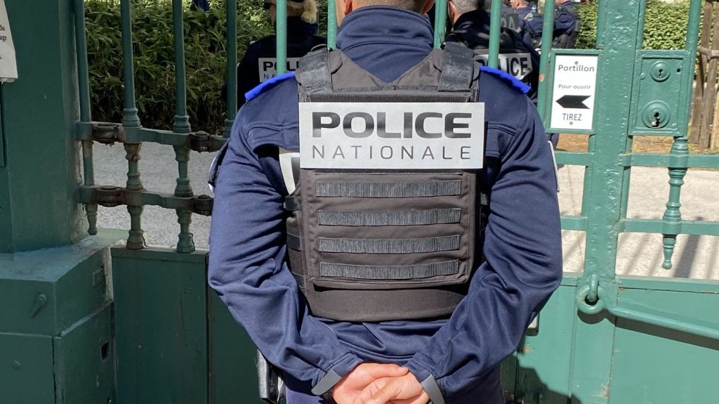 Un homme tué par balle dimanche soir à Nîmes, les assaillants en fuite
La victime âgée d'une trentaine d'années a été rouée de coups et s'est faite tirer dessus.