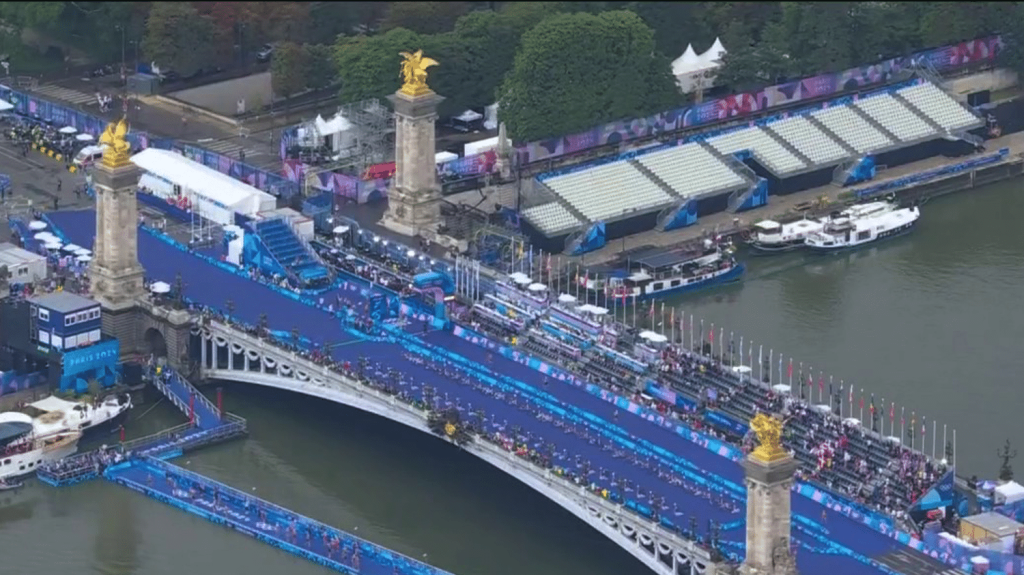 JO 2024 : deux médailles en triathlon pour les Bleus
Deux nouvelles médailles pour les Bleus en triathlon. Cassandre Beaugrand a décroché l'or tandis que Léo Bergère s'est contenté du Bronze.