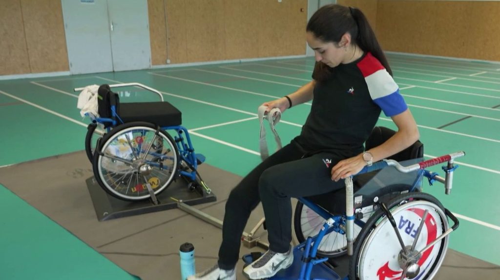 Jeux paralympiques de Paris 2024 : Brianna Vidé, escrimeuse fauteuil et podologue
Atteinte d’une malformation au pied, Brianna Vidé est devenue podologue et n’a jamais abandonné son sport favori, qui l’a suivi toute sa vie.