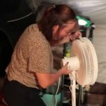 Canicule : à Argelès-sur-Mer, les vacanciers luttent contre la chaleur
Alors que des températures supérieures à 40°C sont attendues les 10 et 11 août dans plusieurs départements, les Pyrénées-Orientales sont en vigilance orange depuis deux jours. Une chaleur suffocante qui persiste même la nuit.