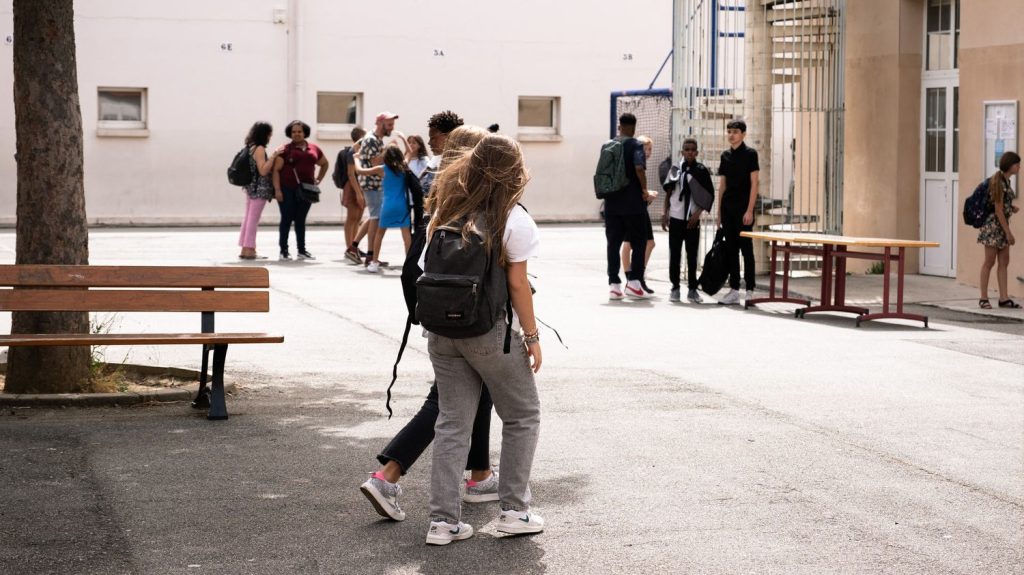 Rentrée scolaire, dépistage des IST, retraites... Voici ce qui change à partir du 1er septembre
De nombreuses évolutions sont à prévoir pour les élèves, comme l'étude automatique de la bourse pour les collégiens et lycéens, ainsi que la mise en place des "groupes de besoins" pour les 6e et 5e.