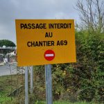 Chantier de l'A69 : un agent de sécurité agressé lors d'une intrusion et une voiture de police brûlée, une enquête pour violences aggravées ouverte
Les tensions se poursuivent sur le chantier de l'autoroute controversée A69 entre Toulouse et Castres. Une voiture de police a été incendiée et un agent de sécurité a été agressé dimanche.