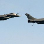 Ce que l'on sait de l'accident entre deux Rafale survenu en Meurthe-et-Moselle
Deux pilotes, un élève et son instructeur, sont morts dans la collision, tandis qu'un troisième, qui a pu s'éjecter, est sain et sauf.