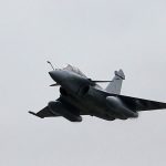 Accident entre deux Rafale : "Cela a duré une seconde, c'était très impressionnant", confie un témoin de la collision
Un accident entre deux Rafale s'est produit mercredi entre la Meurthe-et-Moselle et les Vosges. Deux personnes sont mortes. Les causes de cet accident ne sont pas encore connues.
