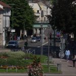 Déserts médicaux : des communes cherchent à attirer les jeunes médecins
Faute de soignants, des services d’urgence sont contraints de baisser le rideau temporairement cet été. De nombreuses communes prennent des initiatives pour attirer des jeunes médecins.