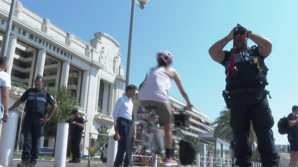 Trottinettes : à Nice, des contrôles stricts
Attention aux excès de vitesse sur la Promenade des Anglais, à Nice (Alpes-Maritimes). Les trottinettes électriques sont dans le viseur des forces de l’ordre.