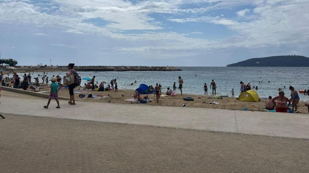 Témoignages
"Ça fait mal au cœur" : la météo gâche les commémorations du débarquement de Provence et fait des déçus
L'alerte orange aux orages dans le Var a eu raison des festivités liées au débarquement des alliés le 15 août 1944 prévues à Saint-Raphaël et à Toulon.