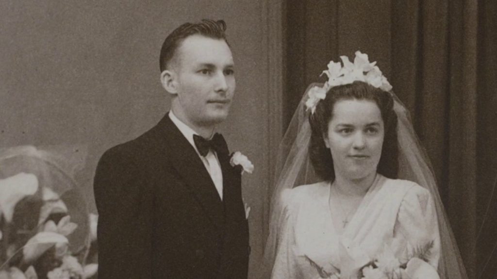 Débarquement : une belle histoire d'amour entre un Américain et une Normande
En 1944, Howard Gillingham, un soldat américain venu pendant le Débarquement, rencontre Jeanine Masset, une Française. Trois de leurs fils racontent leur histoire d'amour.