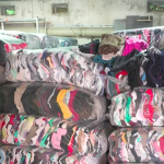 Côte-d’Or : la douane de Dijon fait le don de cinq tonnes de vêtements à la Croix-Rouge
Les douanes de Dijon viennent de donner cinq tonnes de textile à la Croix-Rouge. Les vêtements avaient été saisis en janvier dernier, dans le cadre d’une affaire de trafic de drogue.