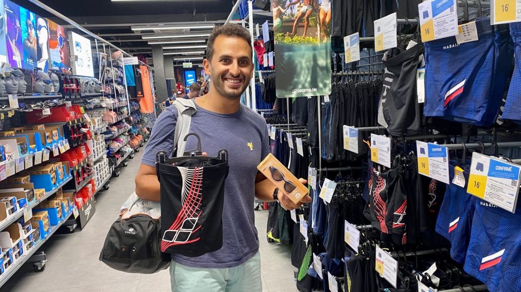 Témoignages
"Voir Marchand briller, ça donne envie de voir ce qu'on sait faire dans un bassin" : après les JO, les clients se pressent dans les magasins de sport
Les enseignes sportives bénéficient d'un effet JO, leur fréquentation étant à la hausse partout en France.